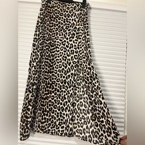 NWT H&M leopard print midi skirt! Size 4